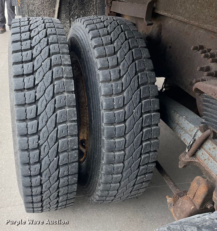 image for item LW9028 2004 Sterling  L9500 dump truck