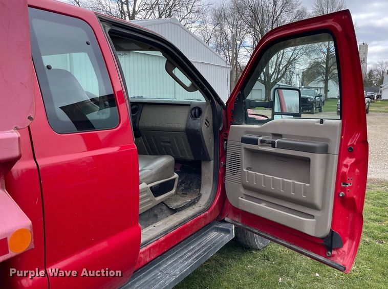 image for item LW9032 2008 Ford  F550 SuperDuty XL SuperCab dump truck