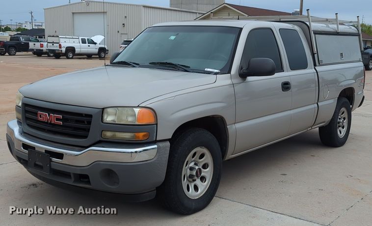 image for item LY9520 2005 GMC Sierra 1500 Ext. Cab pickup truck