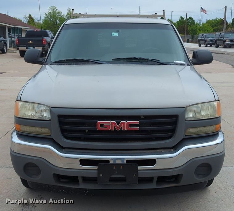 image for item LY9520 2005 GMC Sierra 1500 Ext. Cab pickup truck