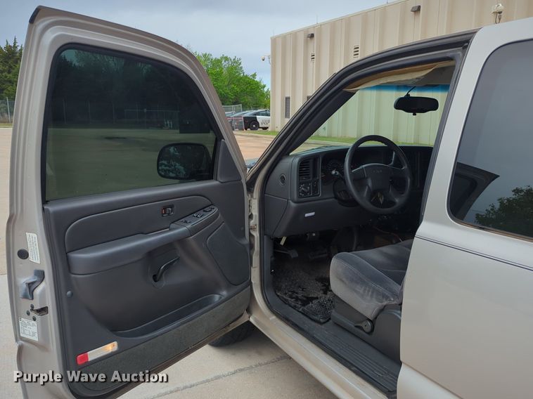 image for item LY9520 2005 GMC Sierra 1500 Ext. Cab pickup truck