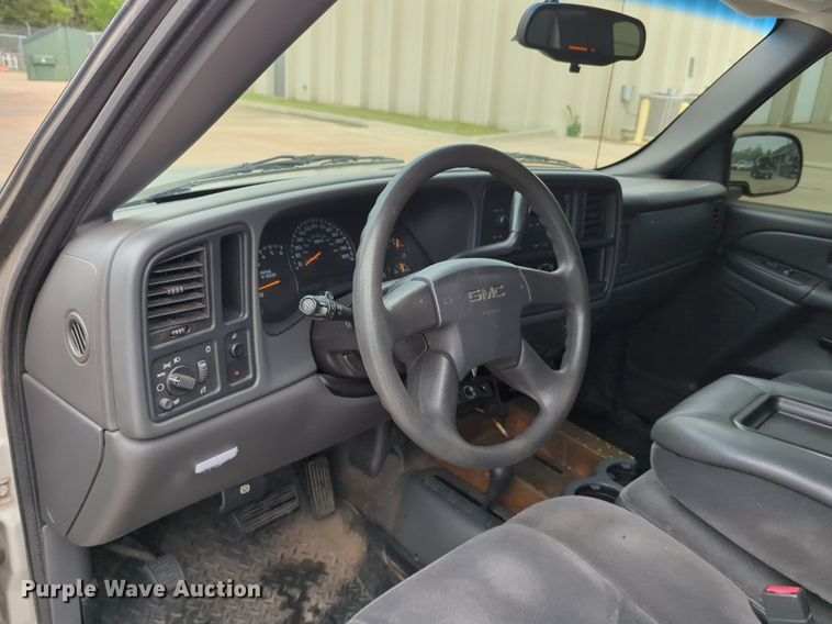 image for item LY9520 2005 GMC Sierra 1500 Ext. Cab pickup truck