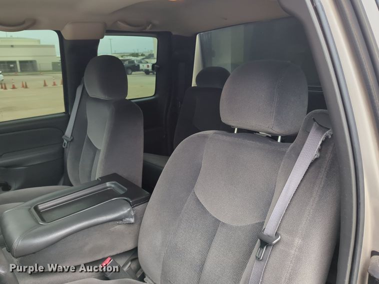 image for item LY9520 2005 GMC Sierra 1500 Ext. Cab pickup truck