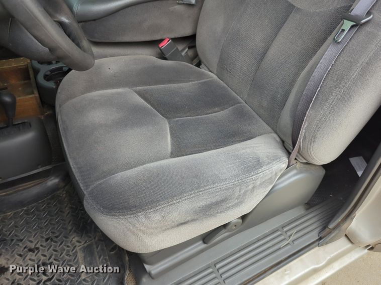 image for item LY9520 2005 GMC Sierra 1500 Ext. Cab pickup truck