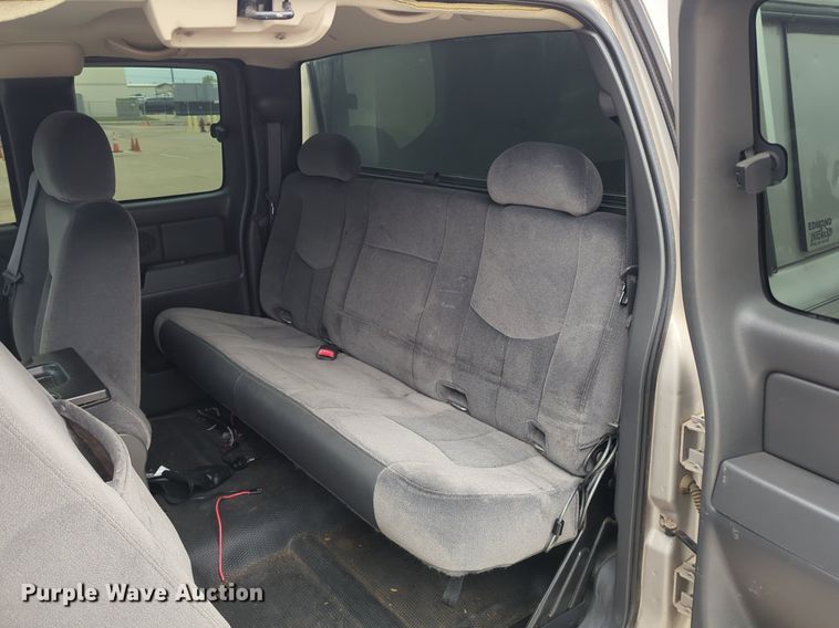 image for item LY9520 2005 GMC Sierra 1500 Ext. Cab pickup truck