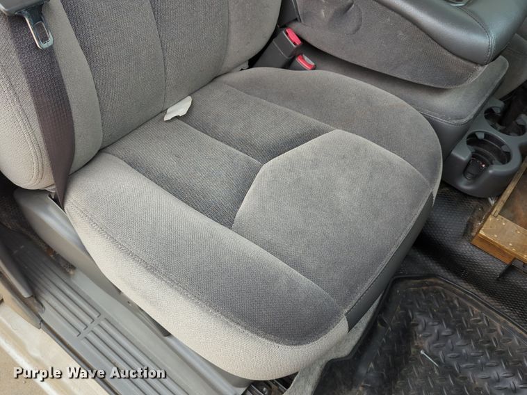 image for item LY9520 2005 GMC Sierra 1500 Ext. Cab pickup truck