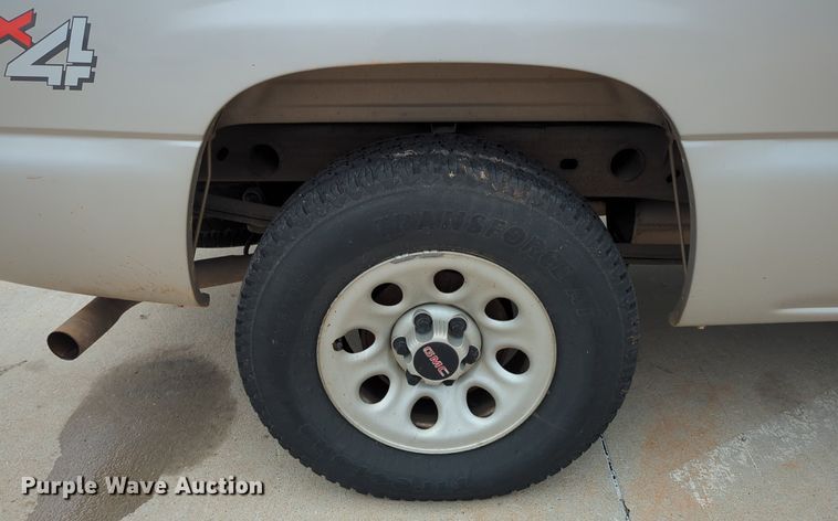image for item LY9520 2005 GMC Sierra 1500 Ext. Cab pickup truck