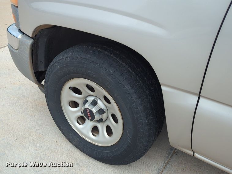 image for item LY9520 2005 GMC Sierra 1500 Ext. Cab pickup truck