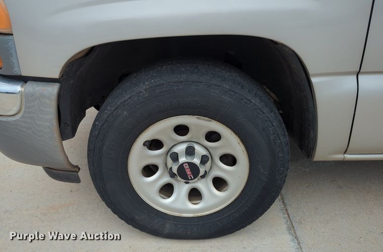 image for item LY9520 2005 GMC Sierra 1500 Ext. Cab pickup truck