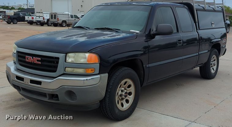 image for item LY9521 2005 GMC Sierra 1500 Ext. Cab pickup truck