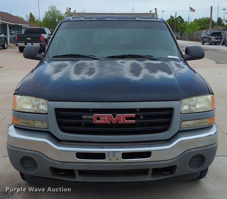image for item LY9521 2005 GMC Sierra 1500 Ext. Cab pickup truck