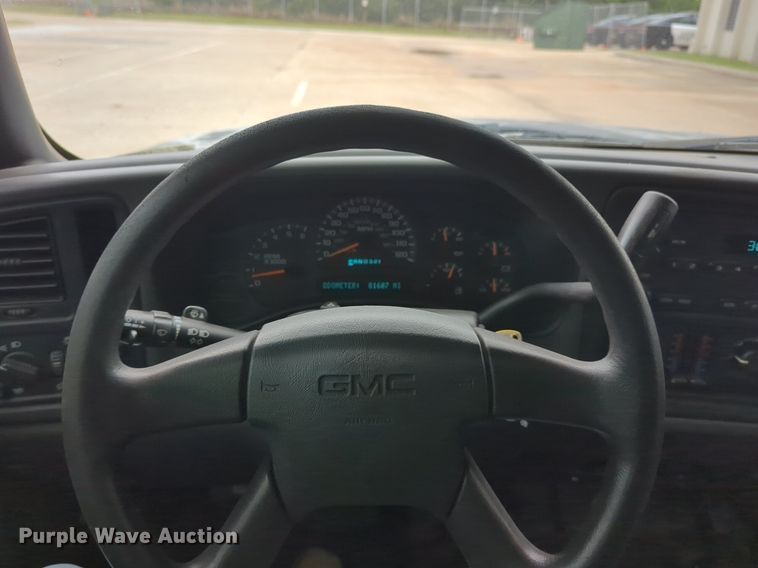 image for item LY9521 2005 GMC Sierra 1500 Ext. Cab pickup truck