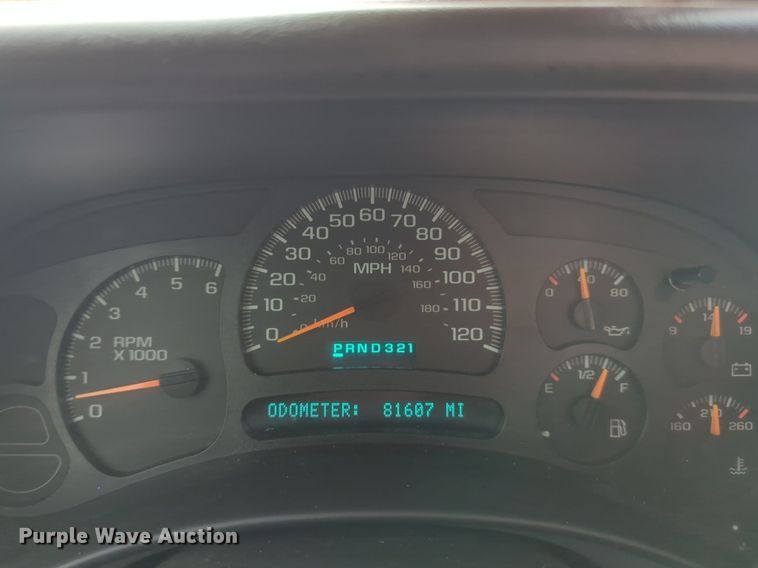 image for item LY9521 2005 GMC Sierra 1500 Ext. Cab pickup truck