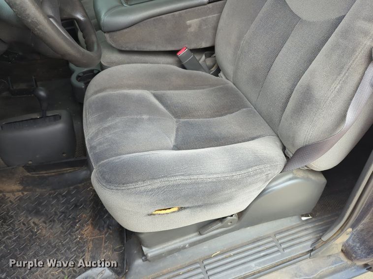 image for item LY9521 2005 GMC Sierra 1500 Ext. Cab pickup truck