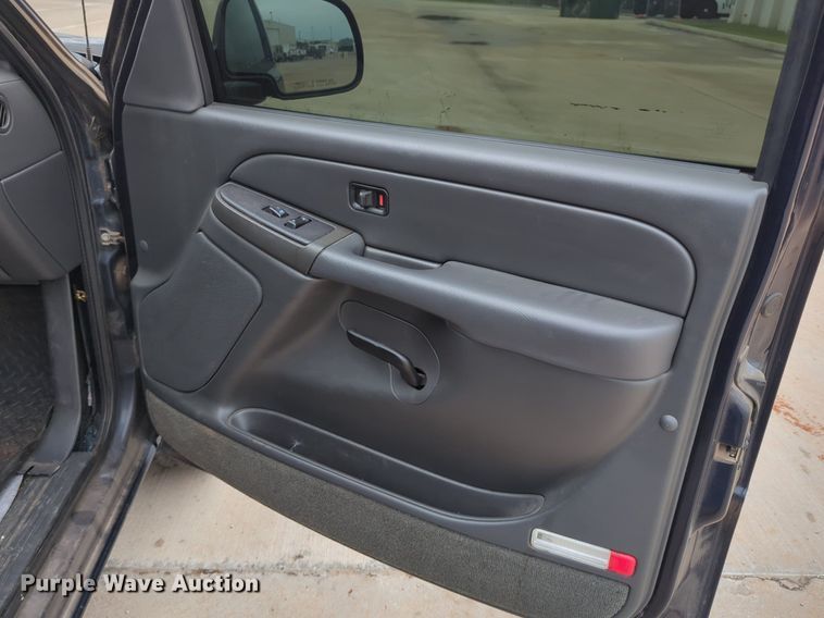 image for item LY9521 2005 GMC Sierra 1500 Ext. Cab pickup truck