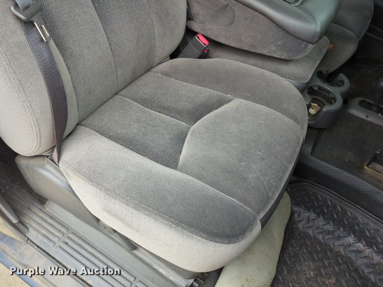 image for item LY9521 2005 GMC Sierra 1500 Ext. Cab pickup truck