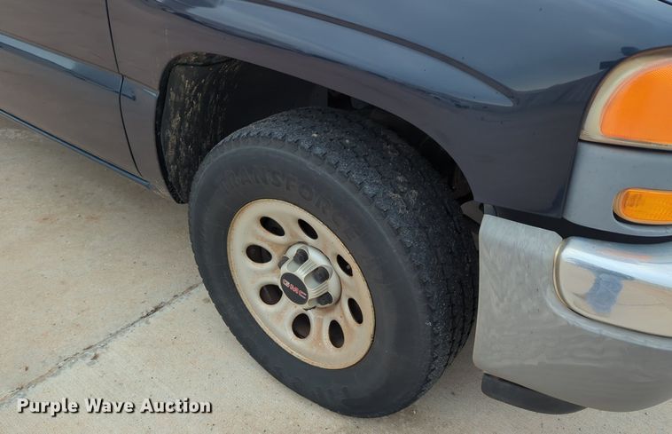 image for item LY9521 2005 GMC Sierra 1500 Ext. Cab pickup truck