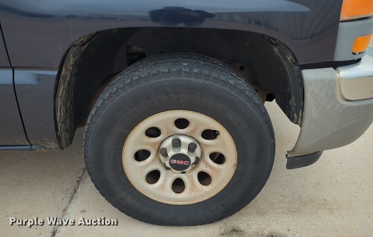 image for item LY9521 2005 GMC Sierra 1500 Ext. Cab pickup truck