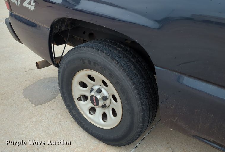 image for item LY9521 2005 GMC Sierra 1500 Ext. Cab pickup truck