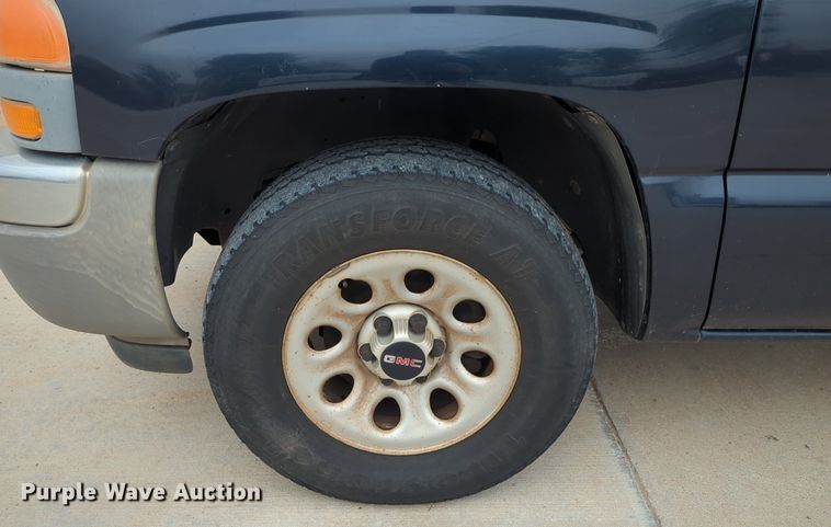 image for item LY9521 2005 GMC Sierra 1500 Ext. Cab pickup truck