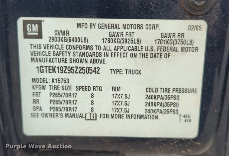 image for item LY9521 2005 GMC Sierra 1500 Ext. Cab pickup truck