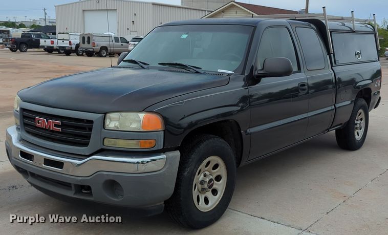image for item LY9522 2005 GMC Sierra 1500 Ext. Cab pickup truck