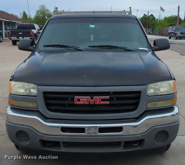 image for item LY9522 2005 GMC Sierra 1500 Ext. Cab pickup truck