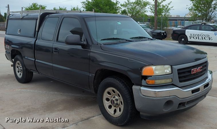 image for item LY9522 2005 GMC Sierra 1500 Ext. Cab pickup truck