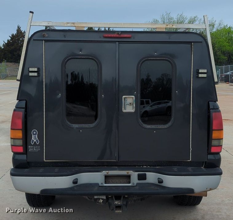 image for item LY9522 2005 GMC Sierra 1500 Ext. Cab pickup truck