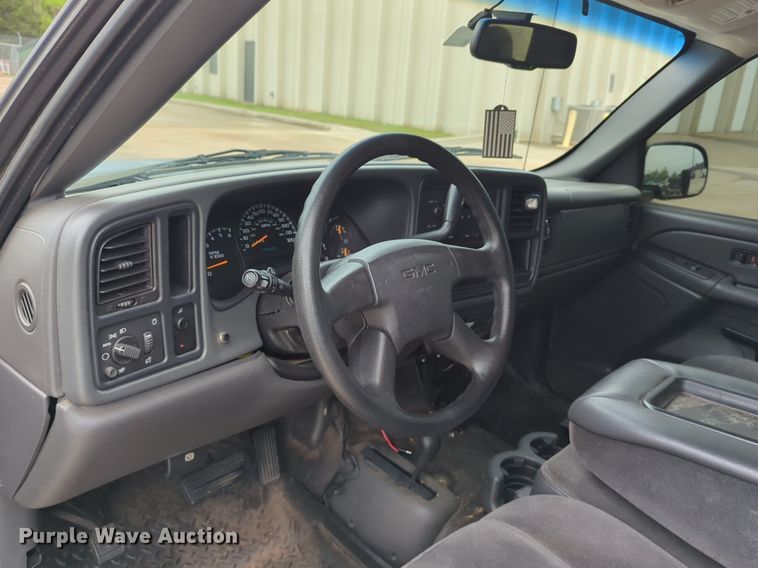 image for item LY9522 2005 GMC Sierra 1500 Ext. Cab pickup truck