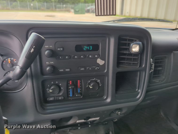 image for item LY9522 2005 GMC Sierra 1500 Ext. Cab pickup truck