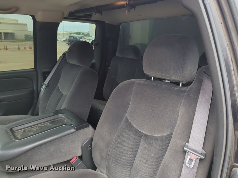 image for item LY9522 2005 GMC Sierra 1500 Ext. Cab pickup truck