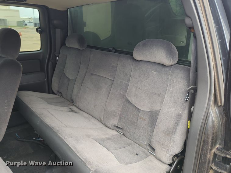 image for item LY9522 2005 GMC Sierra 1500 Ext. Cab pickup truck