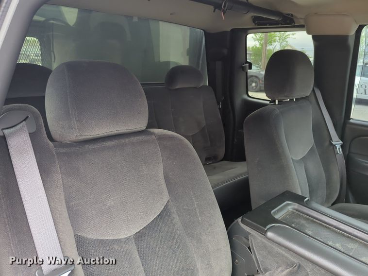image for item LY9522 2005 GMC Sierra 1500 Ext. Cab pickup truck