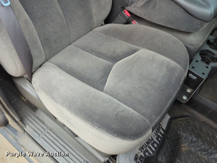 image for item LY9522 2005 GMC Sierra 1500 Ext. Cab pickup truck