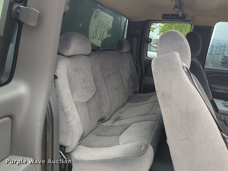 image for item LY9522 2005 GMC Sierra 1500 Ext. Cab pickup truck