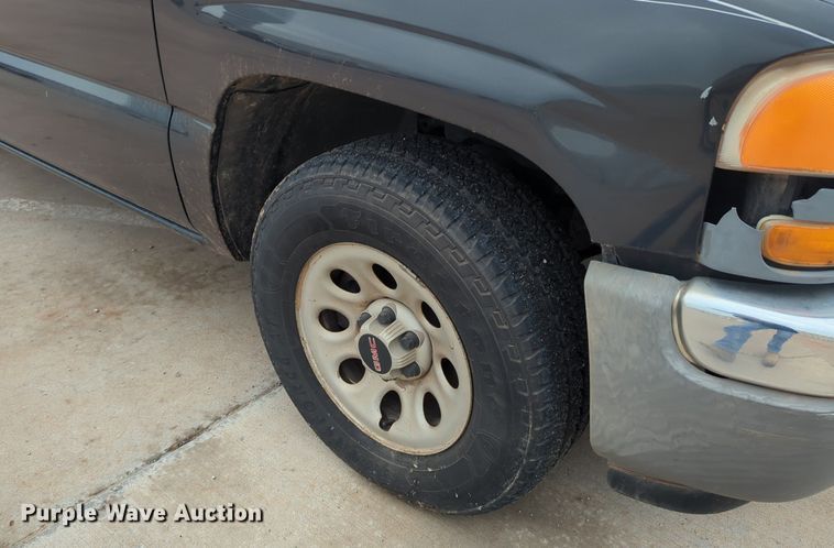image for item LY9522 2005 GMC Sierra 1500 Ext. Cab pickup truck