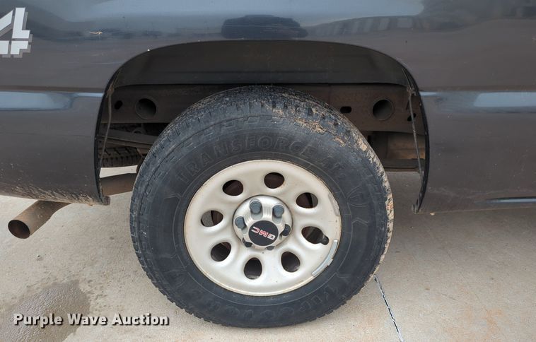 image for item LY9522 2005 GMC Sierra 1500 Ext. Cab pickup truck