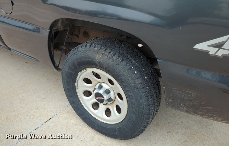 image for item LY9522 2005 GMC Sierra 1500 Ext. Cab pickup truck