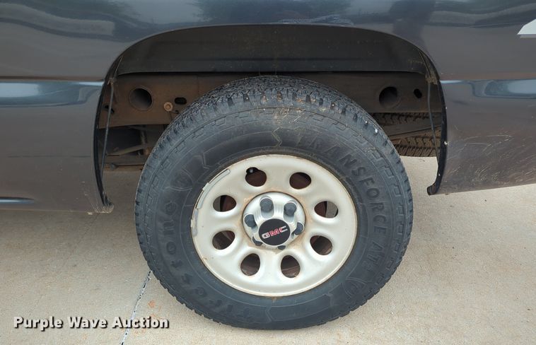 image for item LY9522 2005 GMC Sierra 1500 Ext. Cab pickup truck