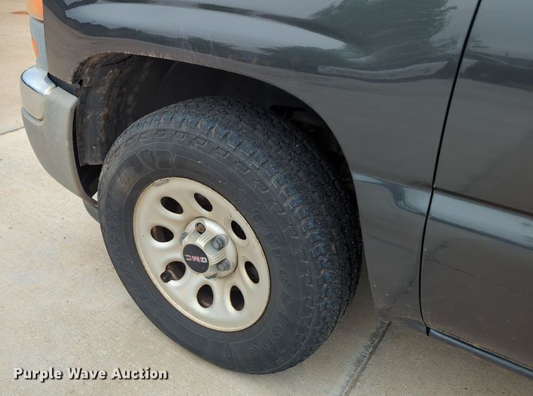 image for item LY9522 2005 GMC Sierra 1500 Ext. Cab pickup truck