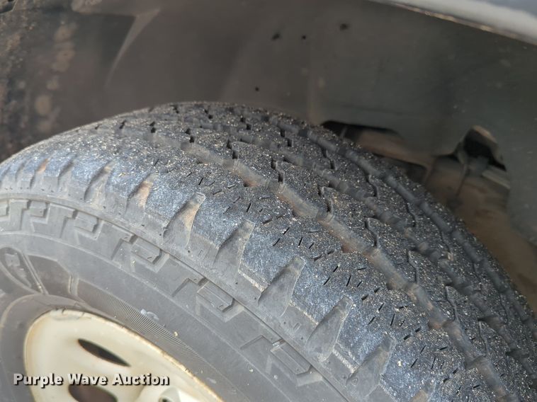 image for item LY9522 2005 GMC Sierra 1500 Ext. Cab pickup truck