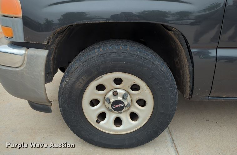 image for item LY9522 2005 GMC Sierra 1500 Ext. Cab pickup truck