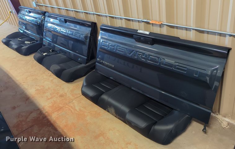 image for item LY9525 (3) Chevrolet Silverado 1500 tailgates