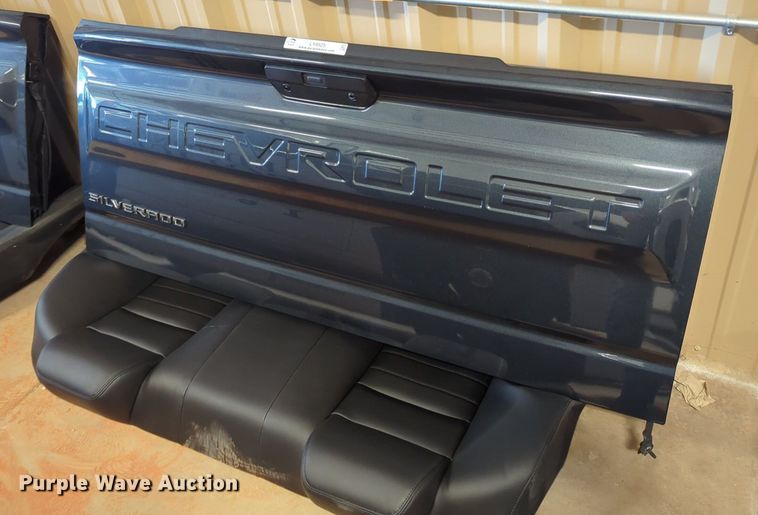 image for item LY9525 (3) Chevrolet Silverado 1500 tailgates