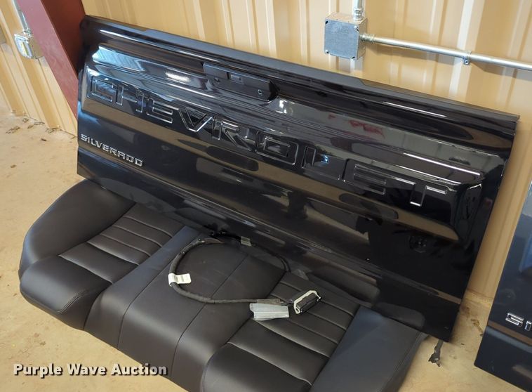 image for item LY9525 (3) Chevrolet Silverado 1500 tailgates