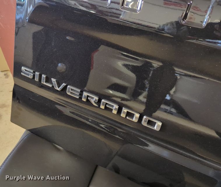 image for item LY9525 (3) Chevrolet Silverado 1500 tailgates
