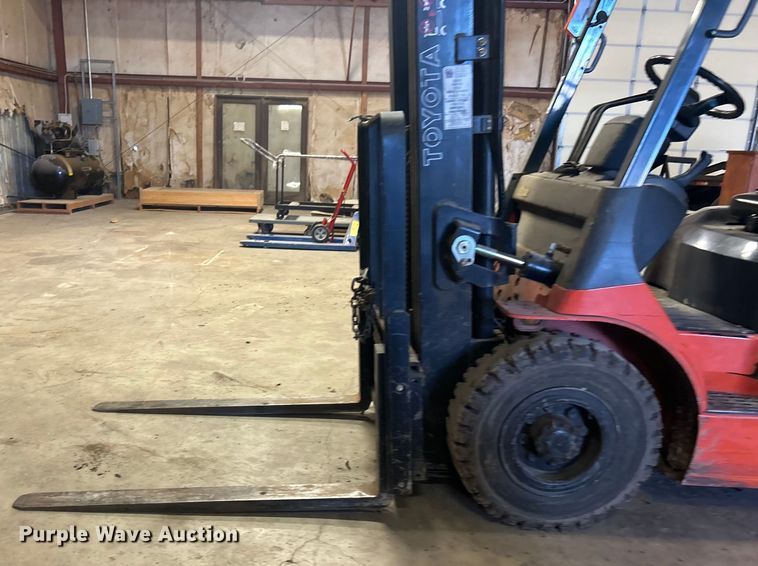 image for item NB9374 Toyota 7FGU25 forklift