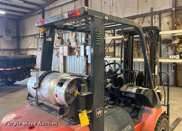 image for item NB9374 Toyota 7FGU25 forklift