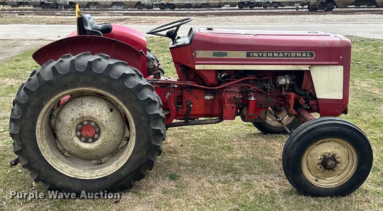 image for item ND9116 International Harvester 354 tractor